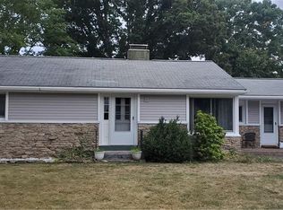 28 Willow Rd, Smithfield, RI 02828