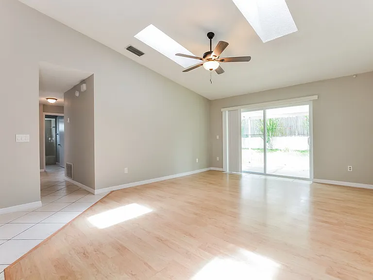 1058 Dees Dr — Photo 6