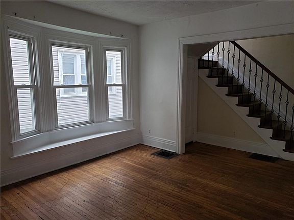 5th image of 36 Berkshire St