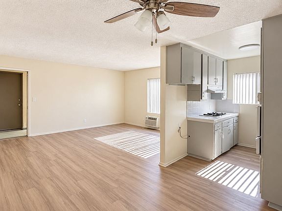 3rd image of 217 W Tujunga Ave APT O