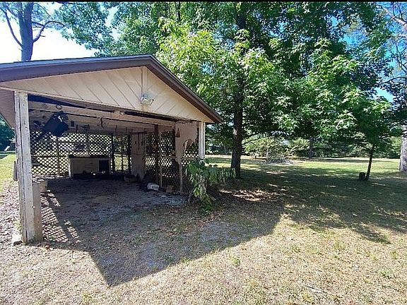 5th image of 3512 Redbud Dr