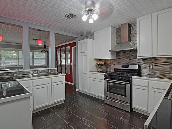 1402 W Norris St, El Campo, TX 77437