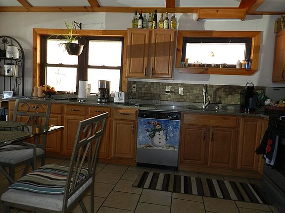 4th image of 132 Walnut Ln