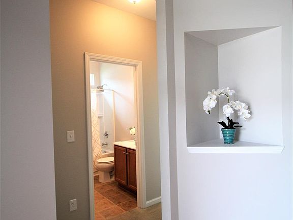 4th image of 132 Flora Springs Cir