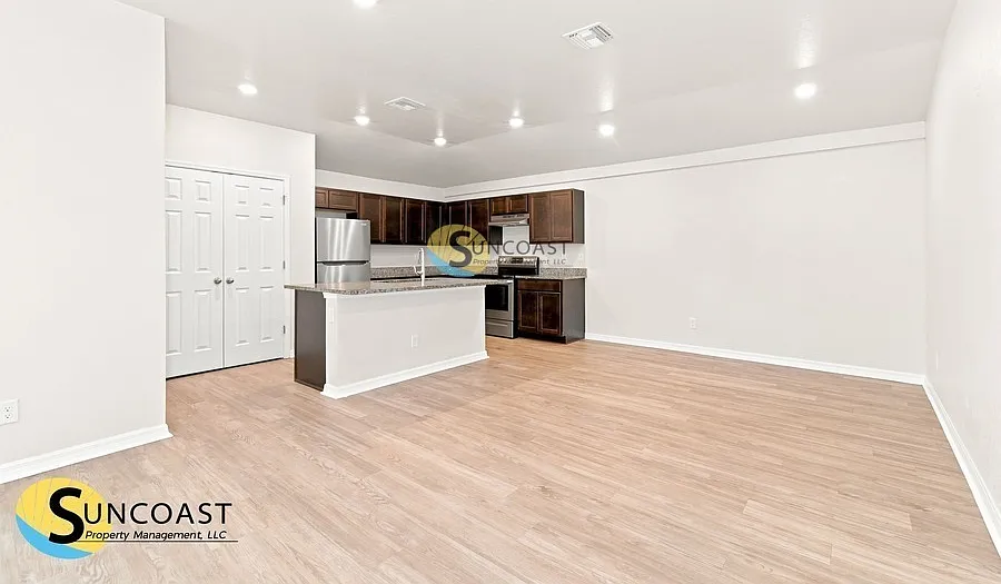 Spacious Retreat Near Beaches and Nature — Photo 4