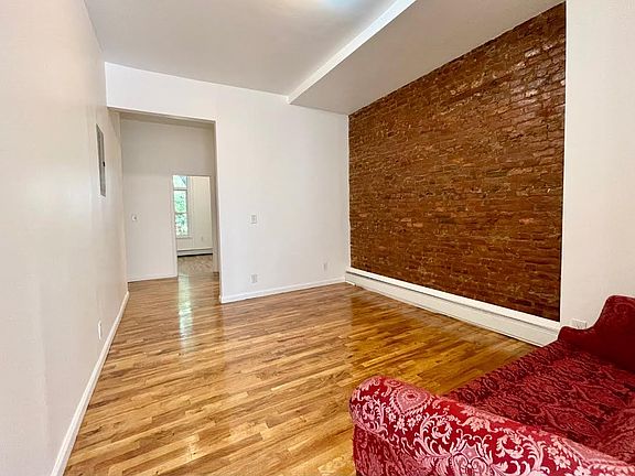 4th image of 863 Jefferson Ave #1