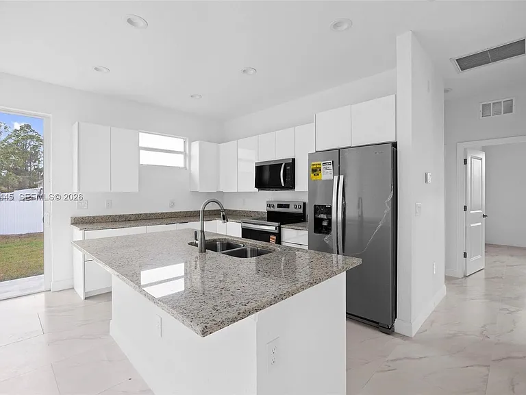 1923 Sunniland Blvd — Photo 10