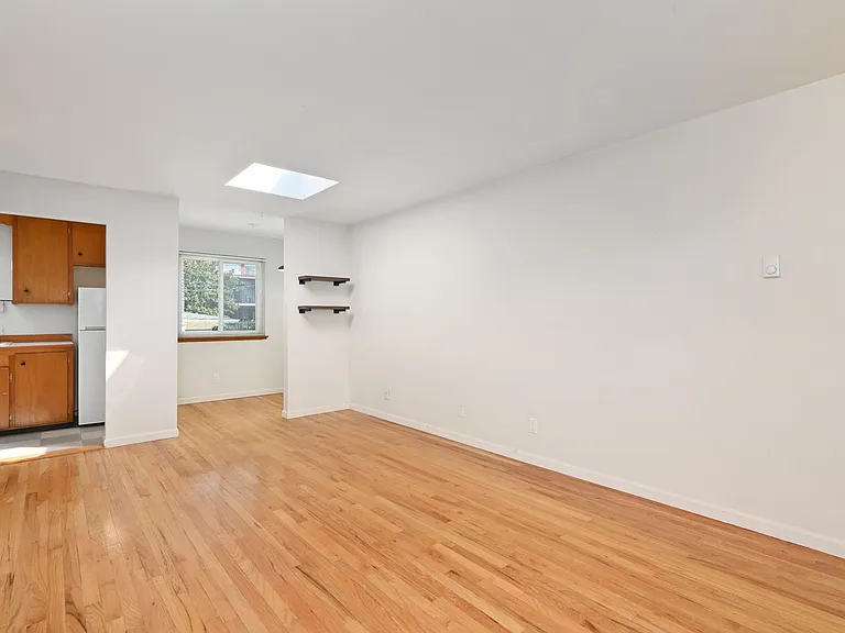 The Diane Apartments — Photo 6