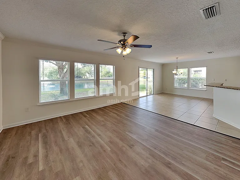 385 Bostwick Cir — Photo 8
