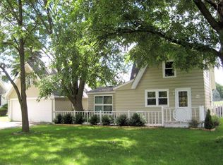 W273N2593 Prospect Ave, Pewaukee, WI 53072