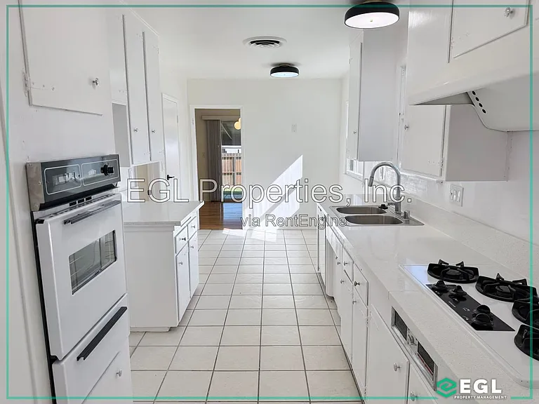 6226 Aura Ave — Photo 9