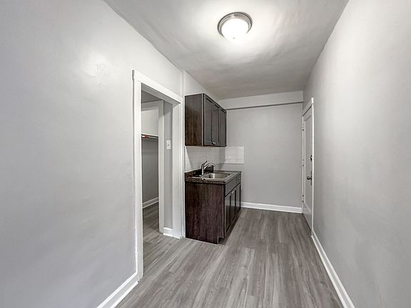 2nd image of 4600-4608 N Beacon St #4606-1C