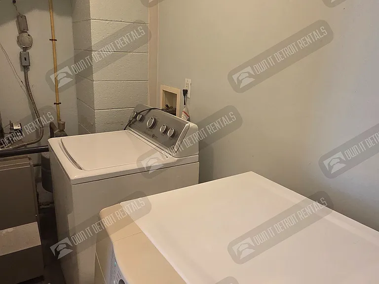 8125 Timken Ave — Photo 20