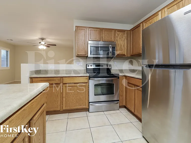 23768 W Desert Bloom St — Photo 9