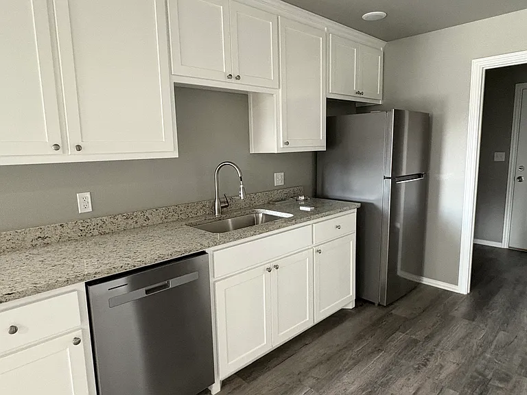 902 N 4th Ave — Photo 2