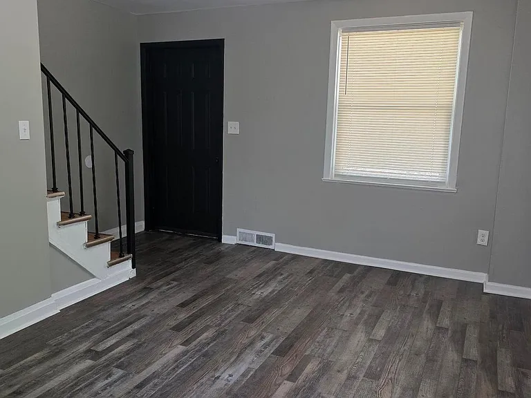 835 E Cold Spring Ln — Photo 5