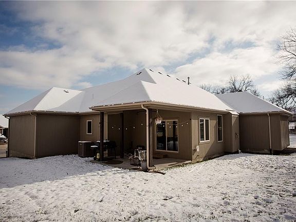 5th image of 1404 NW Burr Oak Ct