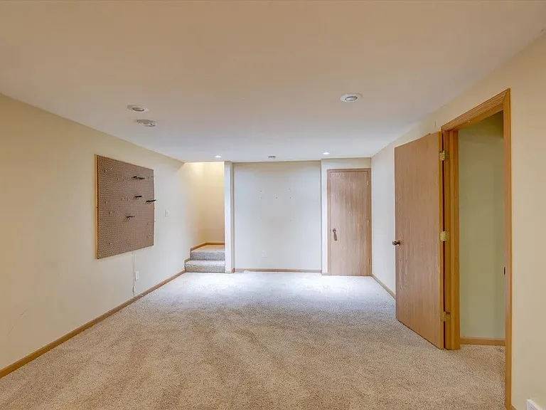 1406 Dewberry Dr — Photo 16