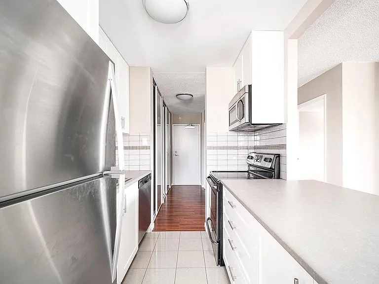 737 Carnarvon St — Photo 15