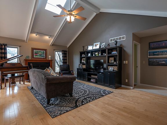 4th image of 3110 E Charles Ct