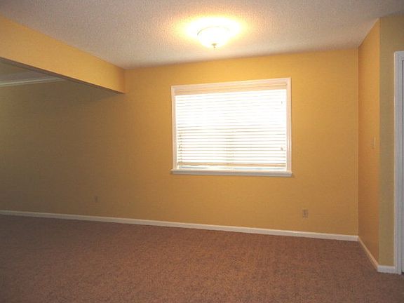 5th image of 208 Blue Pool Dr