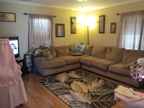 2nd image of 744 W Noel Ave