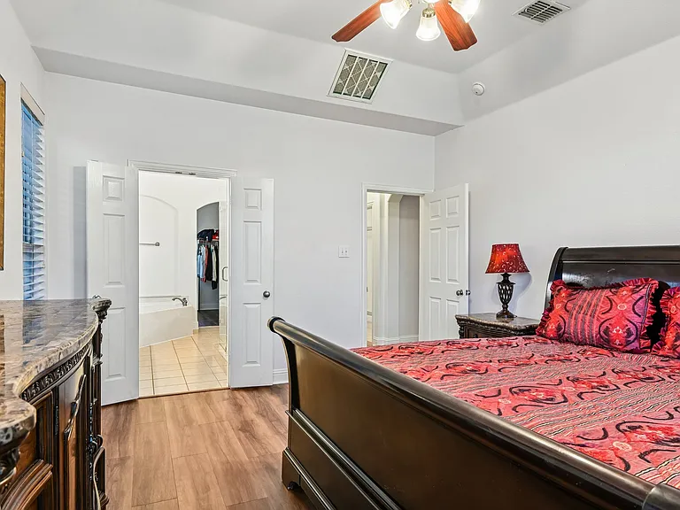6006 Shadywood Ln — Photo 16