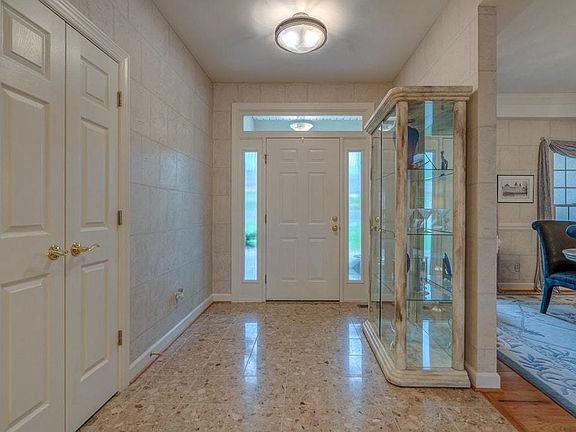 4th image of 1400 Evergreen Ct