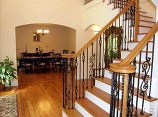 128 Milton Dr, Thornwood, NY 10594