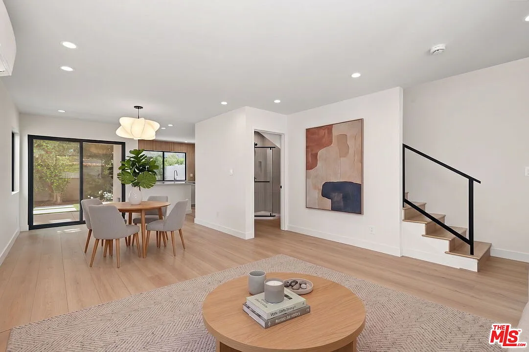 2 bed, 3.0 bath, 1300 sqft, $5,500 — Photo 3