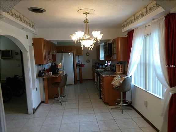 4th image of 1268 E Lake Shore Blvd