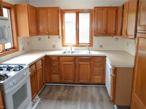 3rd image of 491 Broadway Ave