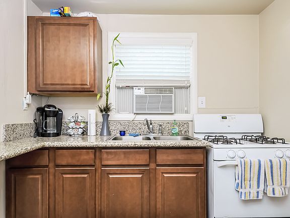5th image of 4167 Vineyard Ave