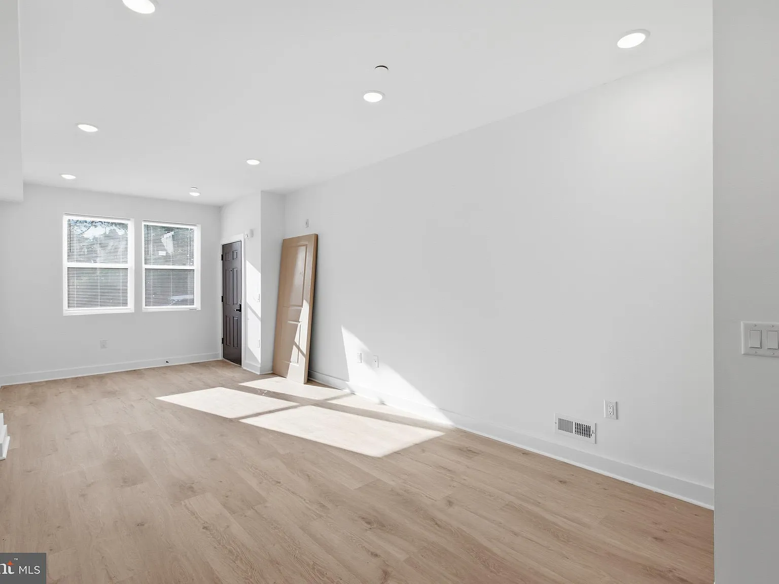 3 bed, $1,900 — Photo 4