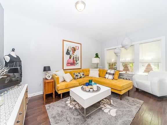 4th image of 4318 N Clarendon Ave APT 1811