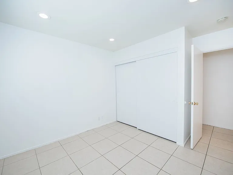 4395 Avenida De Las Flores — Photo 23