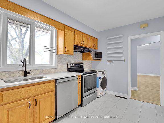 3rd image of 934 Smyth Rd