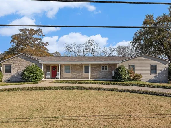 128 Highland Dr, West Point, GA 31833