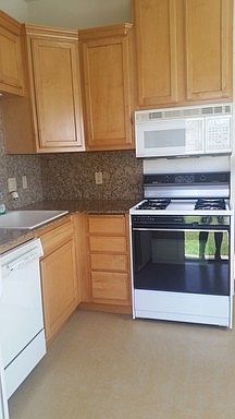 3rd image of 1012 East Ave