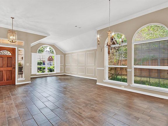 5th image of 2215 Cherry Hill Ln