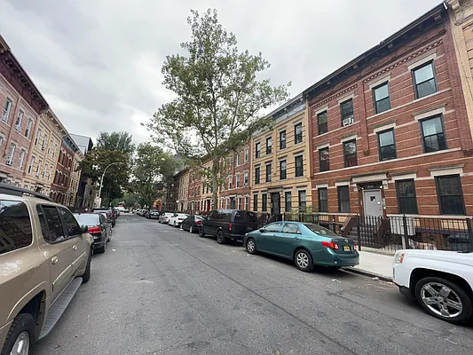 Rented by Yup Realty LLC | media 37