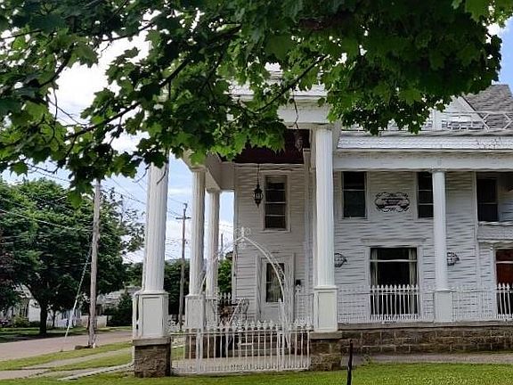 3rd image of 219 Main St