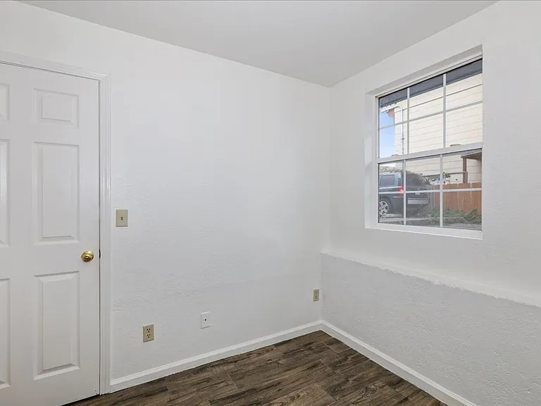 826 20th St #F — Photo 25