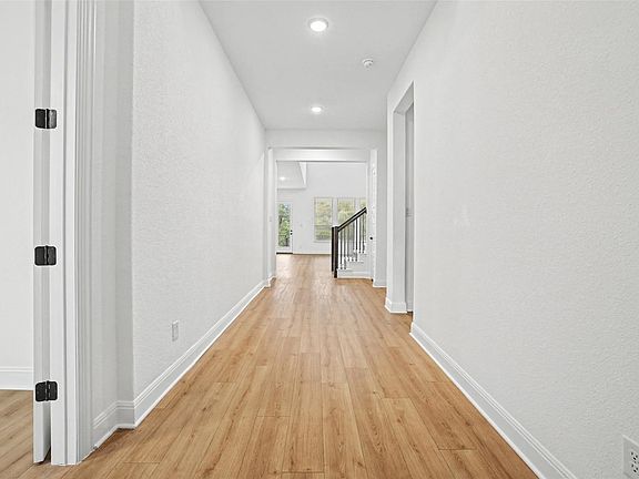 3rd image of 104 Rocky River Rd