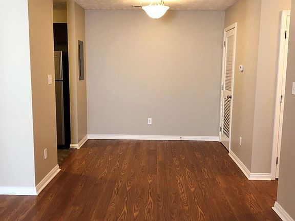 5th image of 260 Walnut Creek Dr APT C12