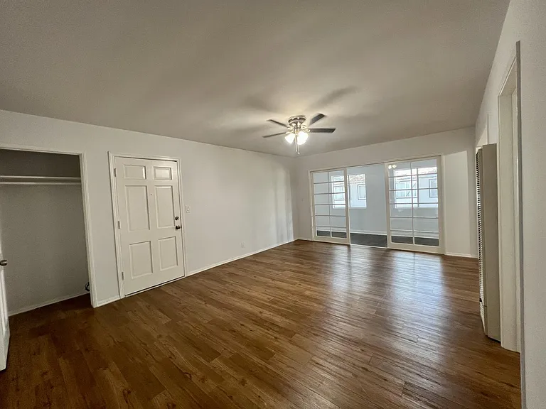 6061 Cahuenga Blvd #4 — Photo 11