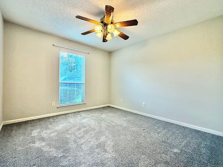 1130 Montclair Dr — Photo 26