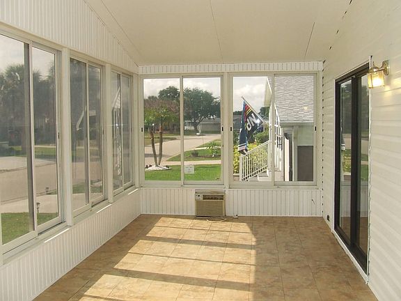 3rd image of 186 Bimini Cay Cir