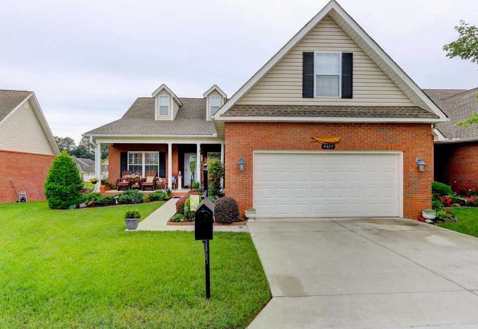 1st image of 4615 Oak Meadow Way