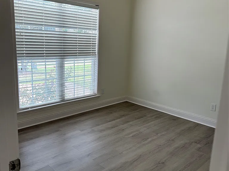 9832 Helmsley Cir — Photo 10